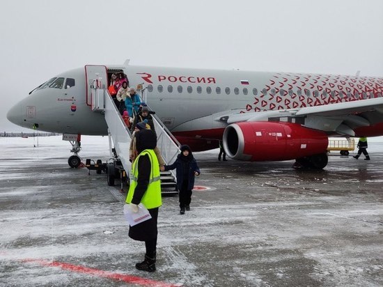 Приземлился первый прямой рейс «России» из Петербурга в Апатиты