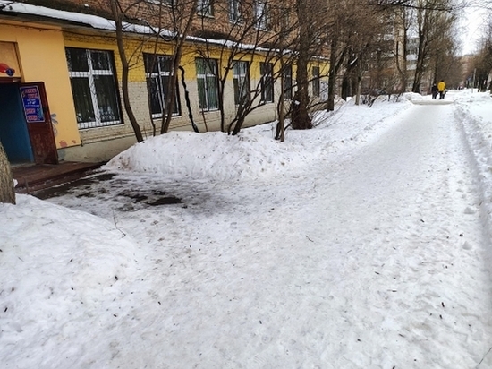 В Смоленске СКР продолжает следствие по делу об упавшем на голову горожанки куске льда