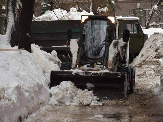 В Саратове завели три уголовных дела за хищение денег для уборки снега