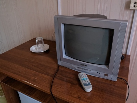 В Волгоградской области у сторожа школы похитили телевизор и одежду