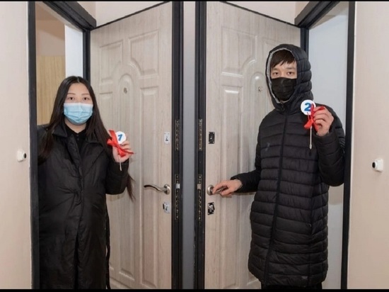 В Элисте дети-сироты получили квартиры