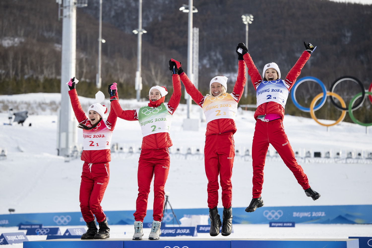 Россия выиграла женскую лыжную эстафету: лучшие фото гонки