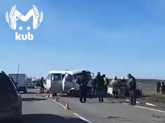 В Белореченском районе в ДТП с маршруткой и легковушкой погиб человек