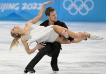 Российский танцевальный дуэт Виктория Синицина и Никита Кацалапов занимает второе место после исполнения ритм-танца на зимней Олимпиаде в Пекине