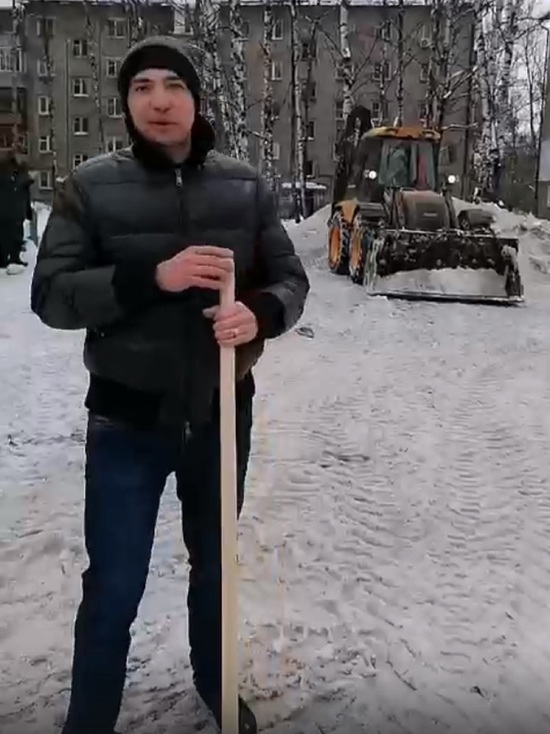 Ярославцы сами начали чистить дворы от снега