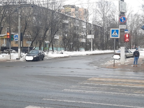 В Московском районе Твери столкнулись две иномарки