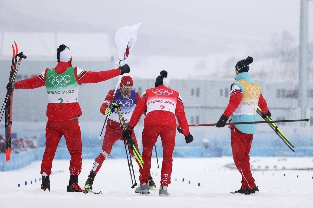 Наши лыжники выиграли олимпийскую эстафету: лучшие фото золотой гонки