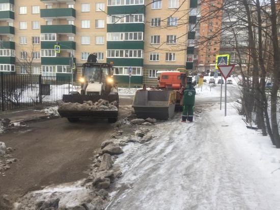 За сутки с улиц Смоленска вывезено 2200 кубометров снега