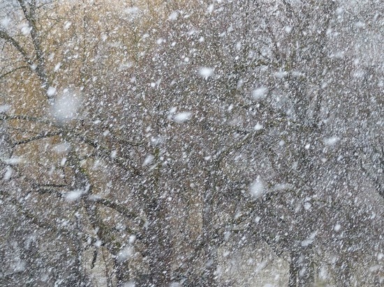 В Казани на улице Космонавтов квартиры казанцев заливает талая вода с крыши