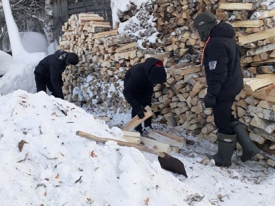 В Шурышкарском районе школьники помогают одиноким пенсионерам