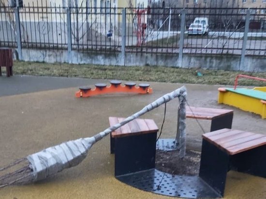 В Астрахани хулиганы разгромили обновленный парк  «Дружба»
