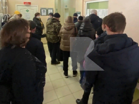 Рязанка пожаловалась на очередь в поликлинике №12