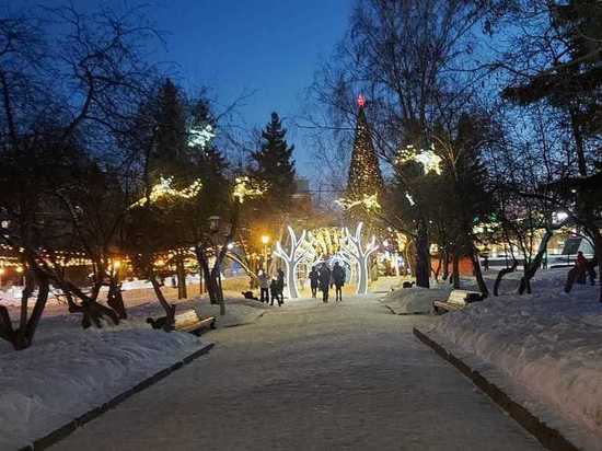 «Всё будет по-новому!»: через несколько часов разберут ёлку в центре Новосибирска