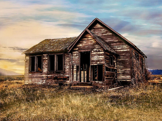 В Смоленской области мужчина фиктивно прописал в нежилом доме 14 человек