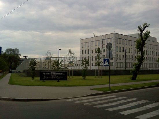 Госдеп подтвердил эвакуацию посольства США из Киева во Львов