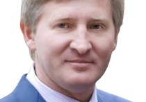 Самый богатый украинский бизнесмен Ринат Ахметов 16 февраля отправится в граничащий с Донбассом Мариуполь, сообщает "Интерфакс-Украина"