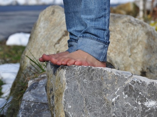 Названы опасные признаки высокого холестерина на пальцах ног