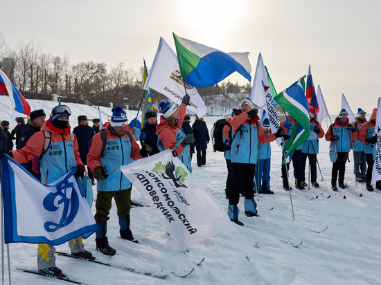 Пятнадцать участников должны в две недели преодолеть около 400 километров по льду Амура