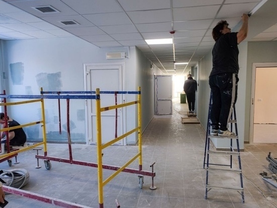 В Курске капремонт поликлиники №7 намерены завершить через полтора месяца