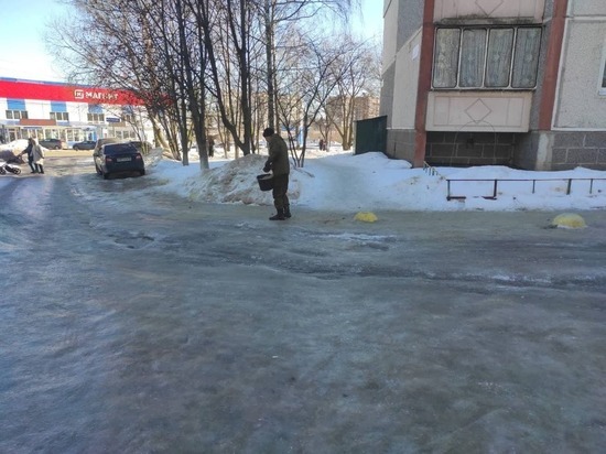 В Курске горадминистрация заявила о невозможности убрать лед с дорог