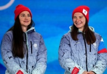 Российские лыжницы Наталья Непряева и Юлия Ступак выиграли полуфинальный забег в командном спринте на Олимпийских играх в Пекине и вышли в следующую стадию соревнований