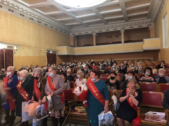 Совет ветеранов Нововятского района отметил юбилей под песни "Гринландии"