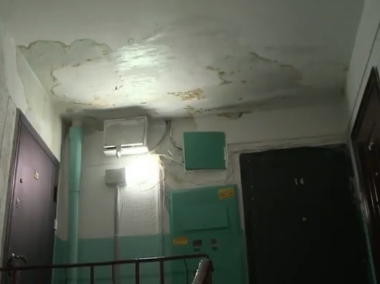 Владимирские коммунальщики повредили крышу жилого дома