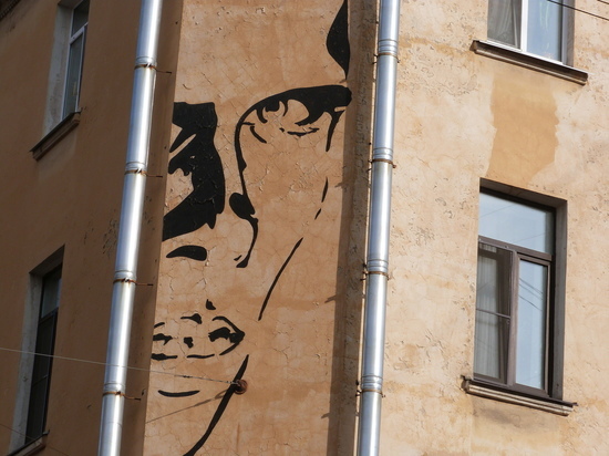 Граффити с Хармсом в Петербурге заменят световой проекцией