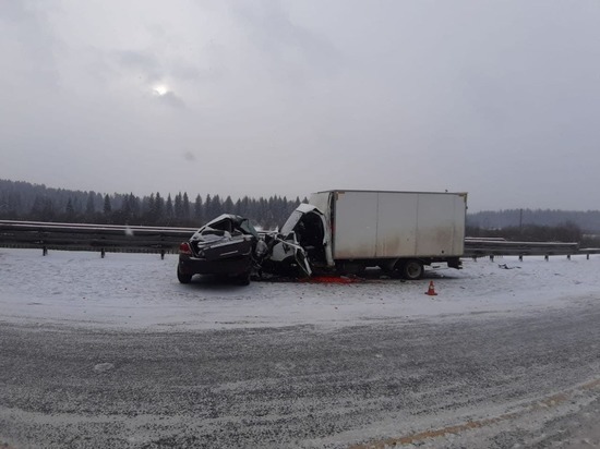 Водитель Toyota погиб после лобового столкновения с «ГАЗелью» на трассе в Манском районе