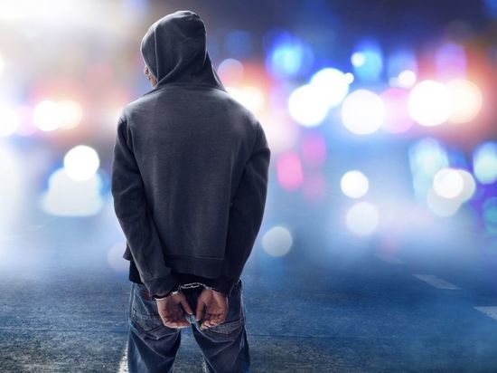 Полицейские задержали вымогателей из Правдинского района