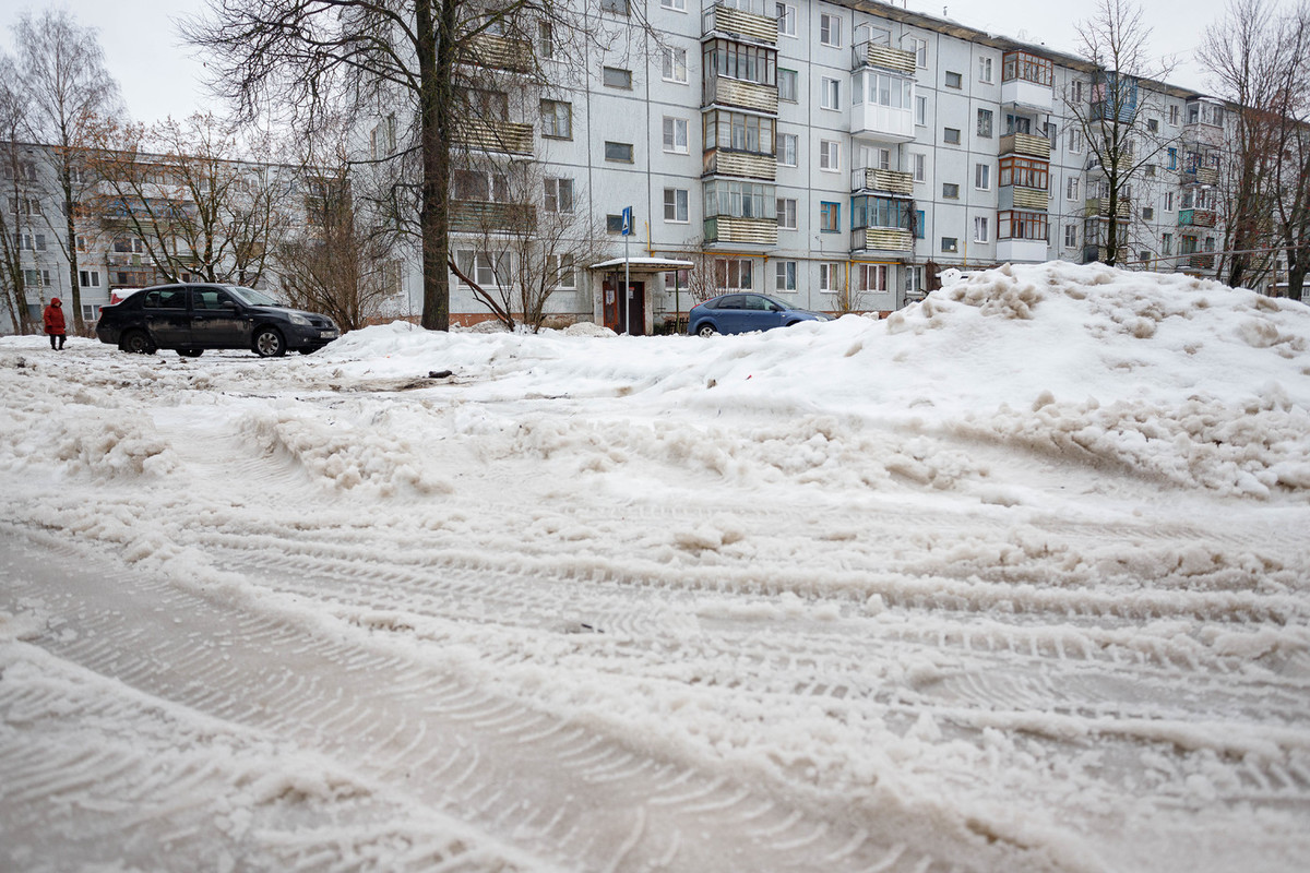 Телефоны для жалоб на неубранный снег и наледь обнародовали в Великих Луках  - МК Псков