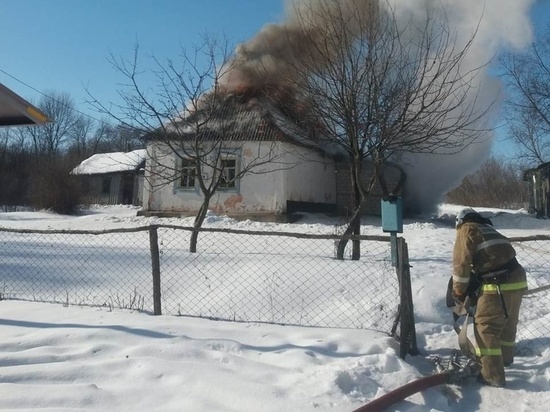 В Курской области дом в деревне Хмелевая сгорел из-за неисправного обогревателя