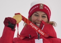 Горнолыжница из Швейцарии Мишель Гизин завоевала золотую медаль в суперкомбинации на зимних Олимпийских играх в Пекине