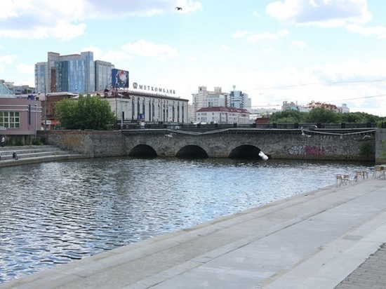 Улицу Малышева перекроют на четыре недели из-за возможного ремонта моста