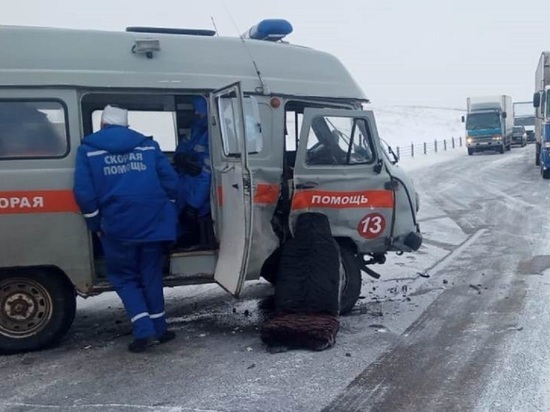 Шесть человек пострадали в ДТП при участии «скорой» на алтайской трассе