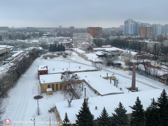 На территорию троллейбусного депо в Горроще начали свозить снег