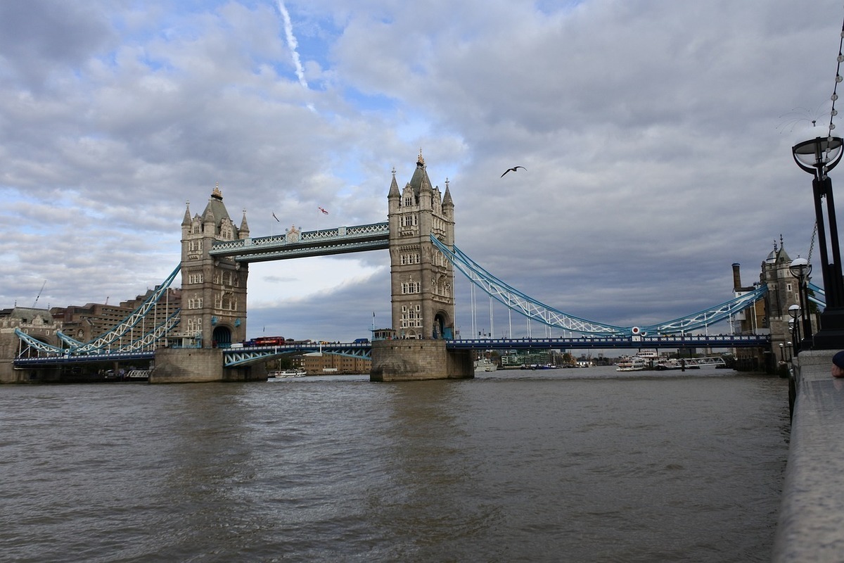 Мост через Темзу в Лондоне