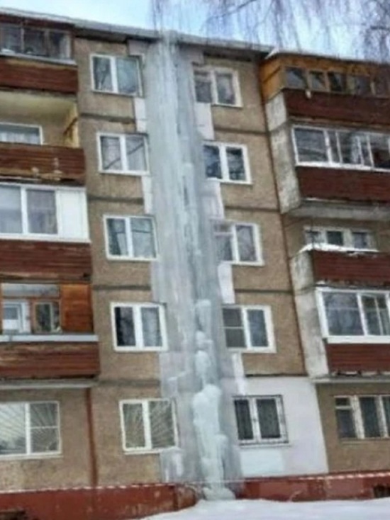В Ярославле одним ледяным водопадом стало меньше