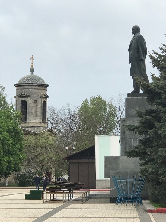 Троим молодчикам грозит колония за осквернение памятника Кирову в Евпатории