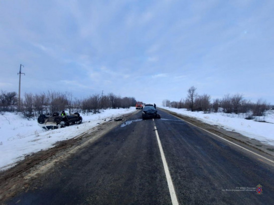 Три человека пострадали в ДТП на трассе в Волгоградской области