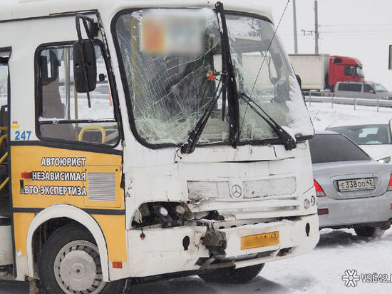 Пожилая пассажирка маршрутки пострадала в массовом ДТП около кемеровского моста