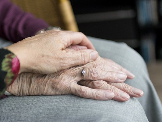 Пожилые супруги из Луганска едва не погибли в собственной квартире