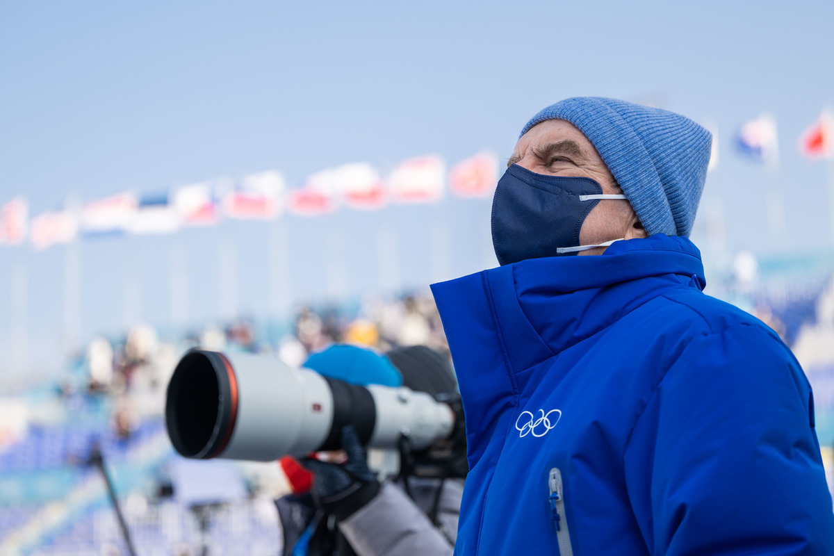 Президент МОК обвинил тренера Камилы Валиевой в чрезмерном «холоде»