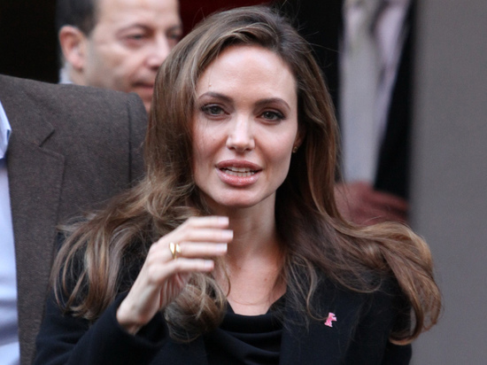 Анджелина Джоли стала очень плохо выглядеть
