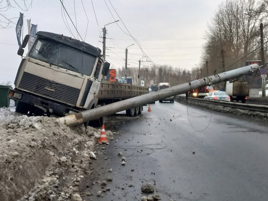 В Кирове из-за ДТП ограничили движение на Производственной