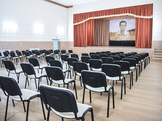 Губернатор Островский посетил обновленный ДК в селе Клушино на родине Гагарина