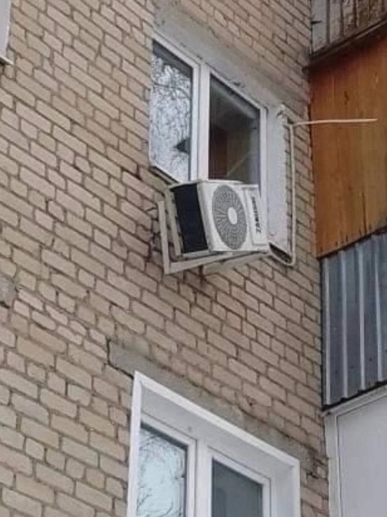 Пензенские коммунальщики сбивают не только сосульки, но и кондиционеры