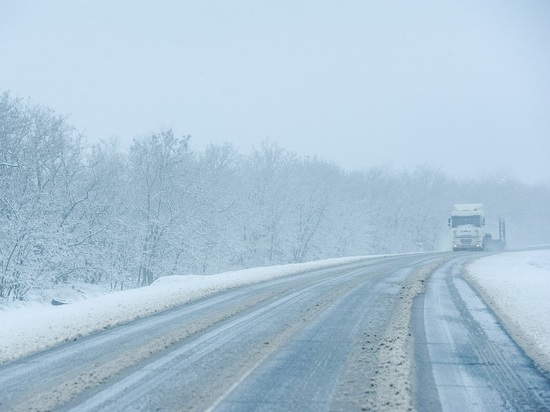 Водителей предупредили о мокром снеге и тумане на волгоградских дорогах