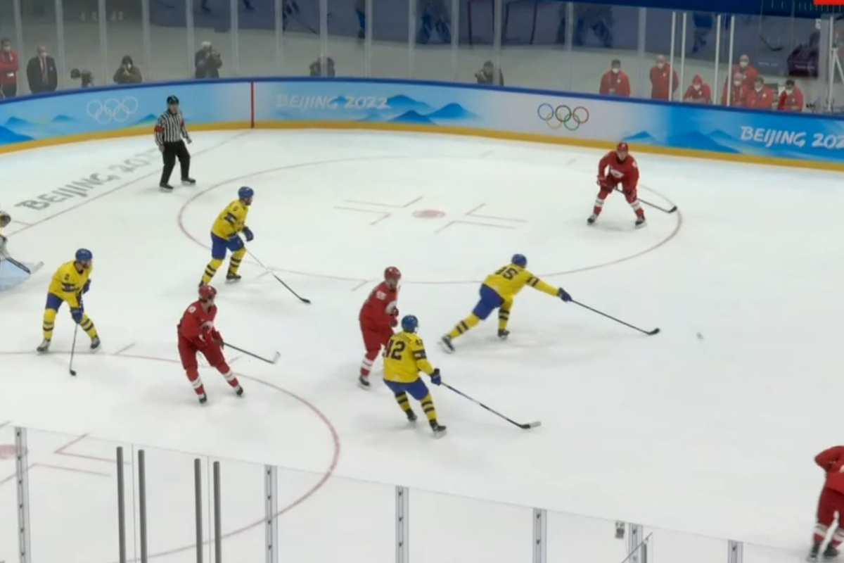 Игры полуфинала хоккей. Хоккей Россия Швеция ОИ 2022. 2022 Год Швеция-Россия. Россия Швеция хоккей впечатал в борт. Хоккей наши выиграли Шведов.