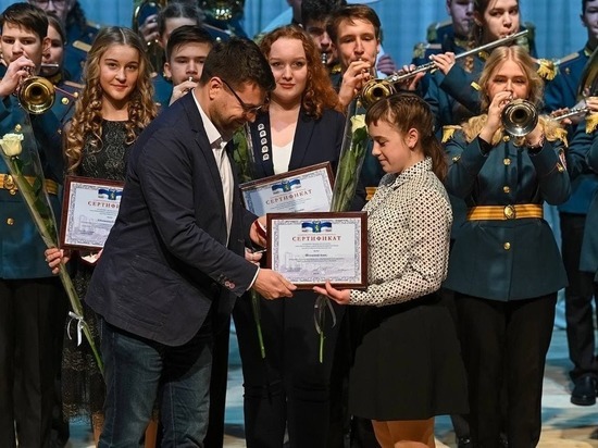 60 белгородских школьников получат денежную премию от мэра